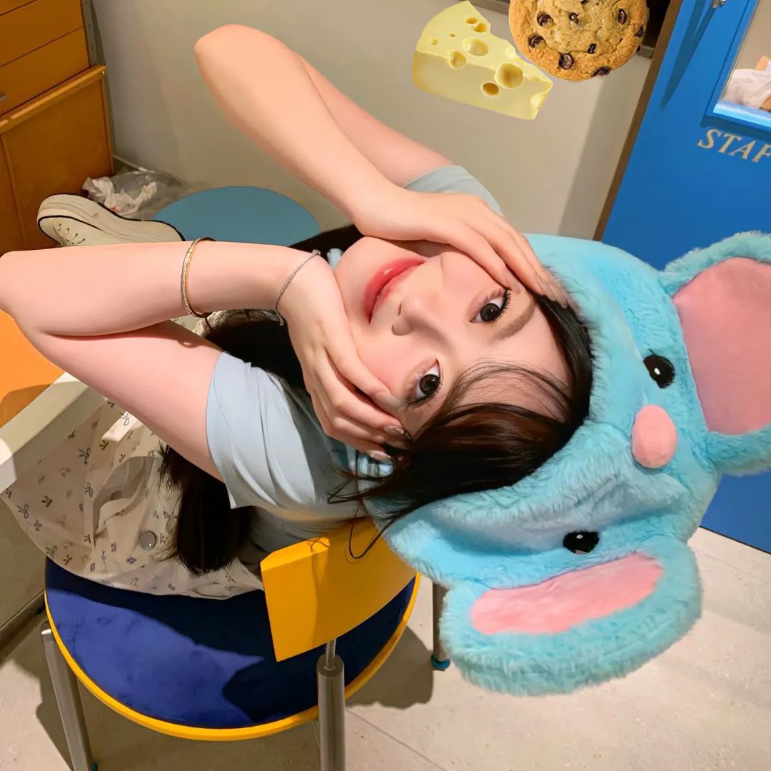 穿风信子蓝的少女